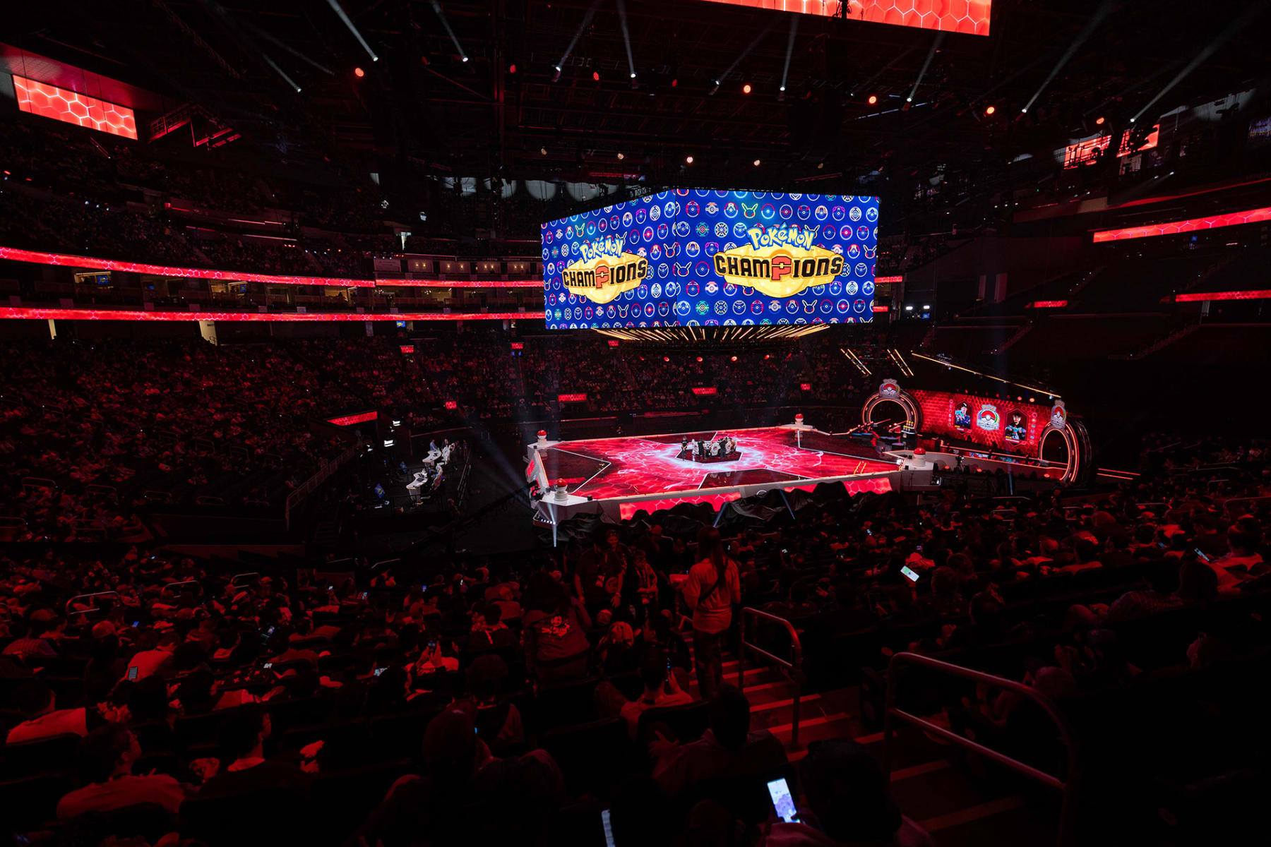 395 players. The final of the first season.
